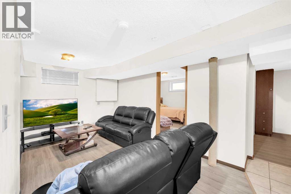 Single Family House for Sale in  Fallingworth Bay NE Falconridge Calgary 