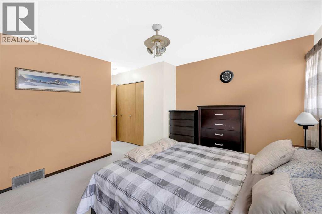 Single Family House for Sale in  Fallingworth Bay NE Falconridge Calgary 