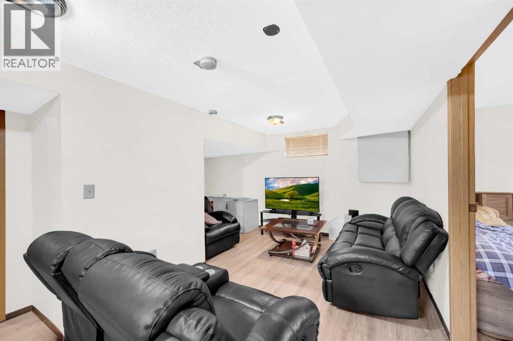 Single Family House for Sale in  Fallingworth Bay NE Falconridge Calgary 