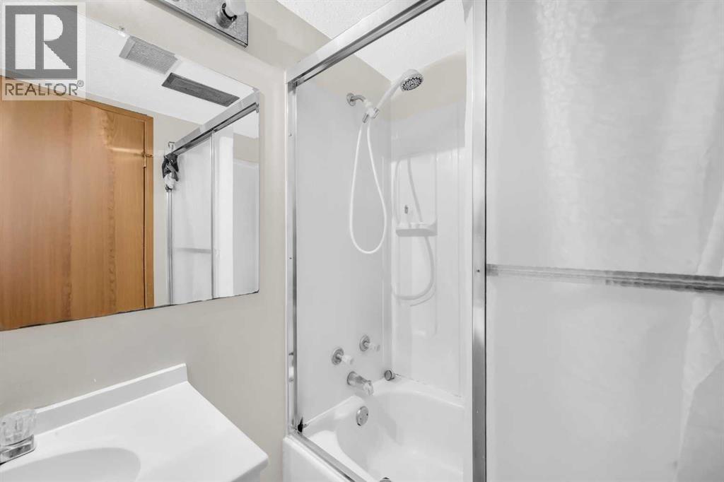 Single Family House for Sale in  Fallingworth Bay NE Falconridge Calgary 