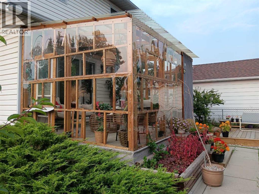 Single Family House for Sale in  Fallingworth Bay NE Falconridge Calgary 