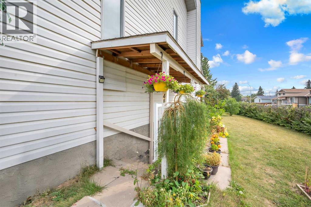 Single Family House for Sale in  Fallingworth Bay NE Falconridge Calgary 