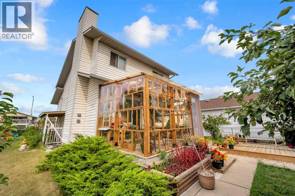 Single Family House for Sale in  Fallingworth Bay NE Falconridge Calgary 