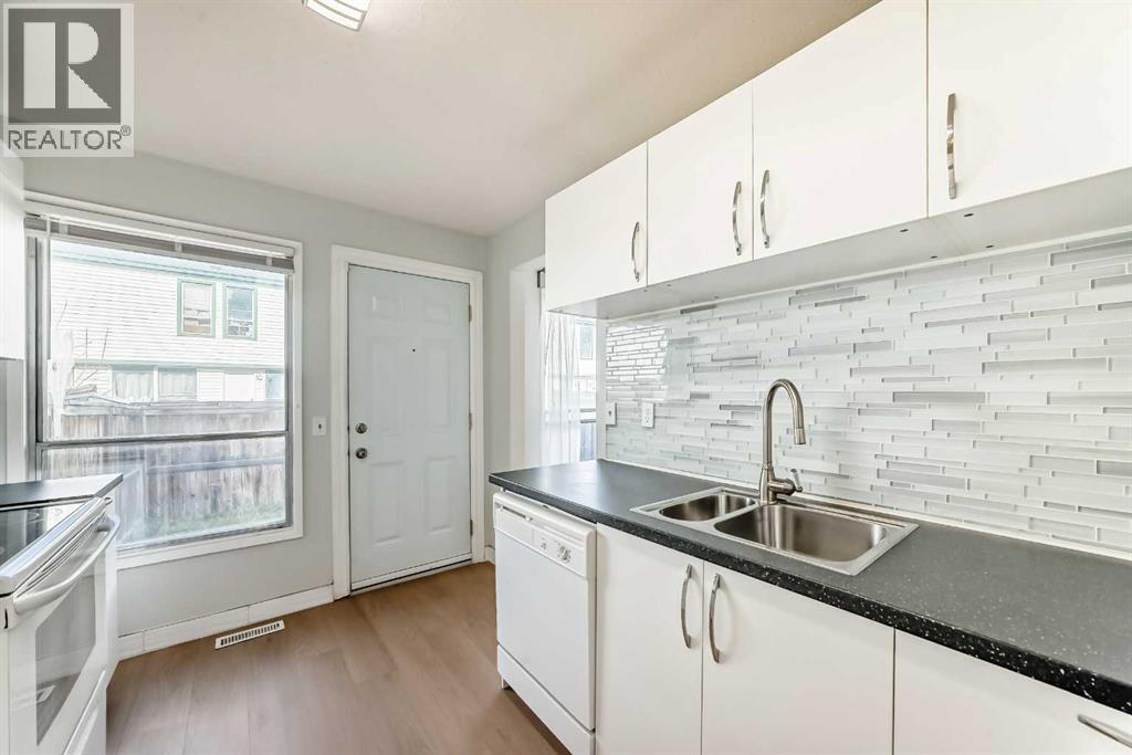 Single Family House for Sale in  Pennsylvania Road SE Penbrooke Meadows Calgary 