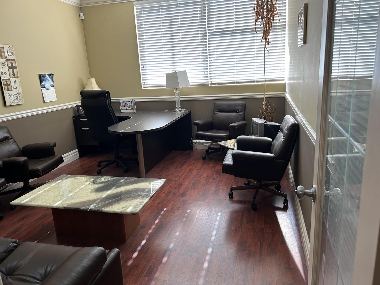 Office in Surrey - Image 4
