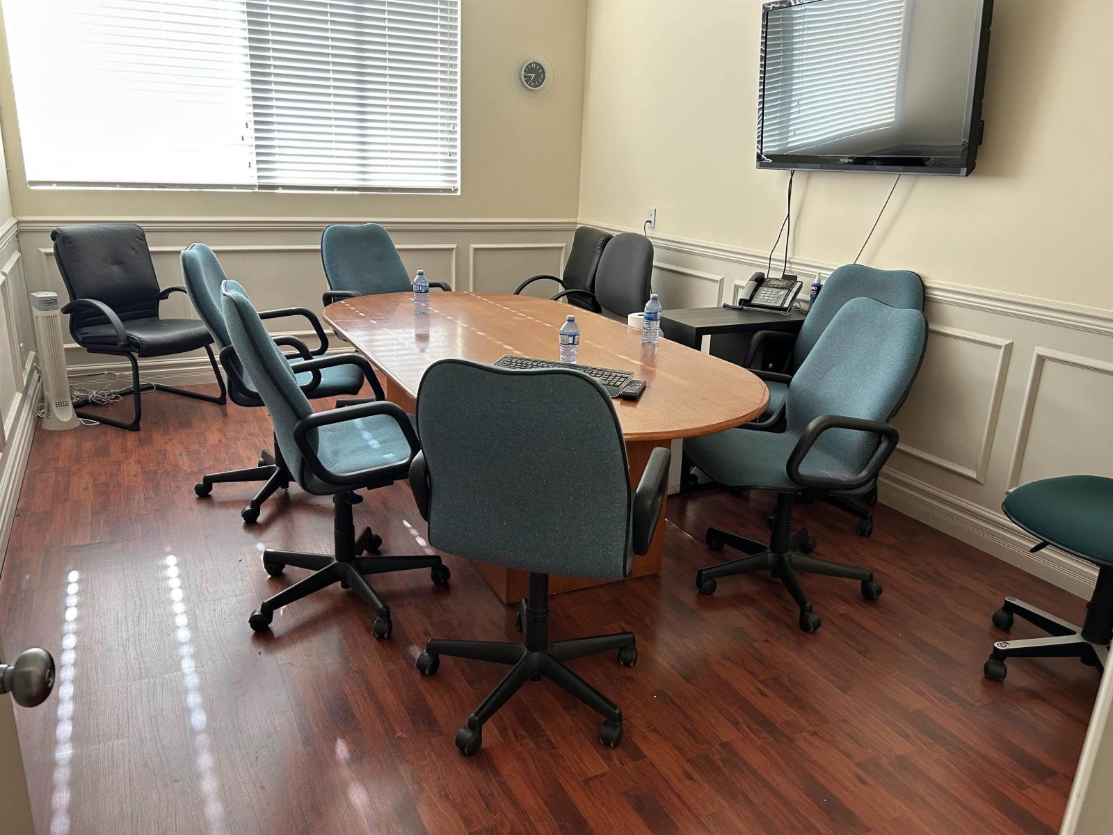 Office in Surrey - Image 7