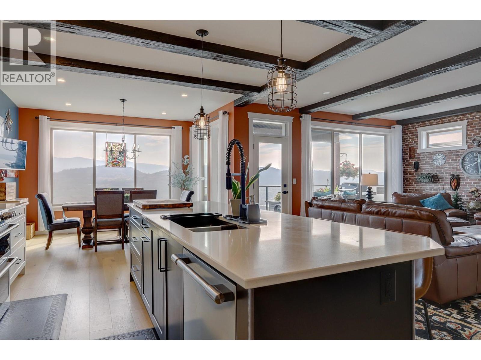 8 595 Vineyard Way North, Vernon