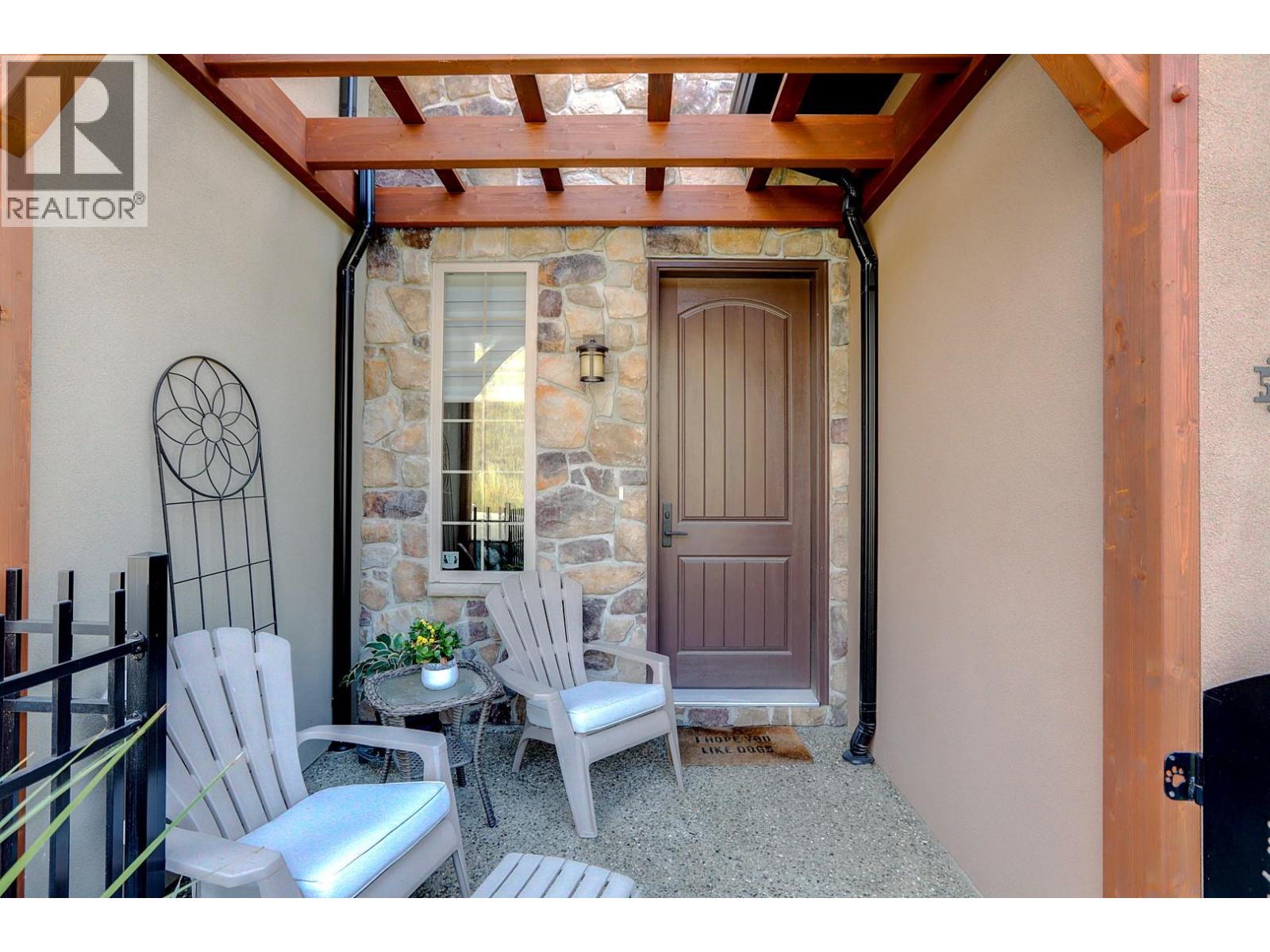 8 595 Vineyard Way North, Vernon