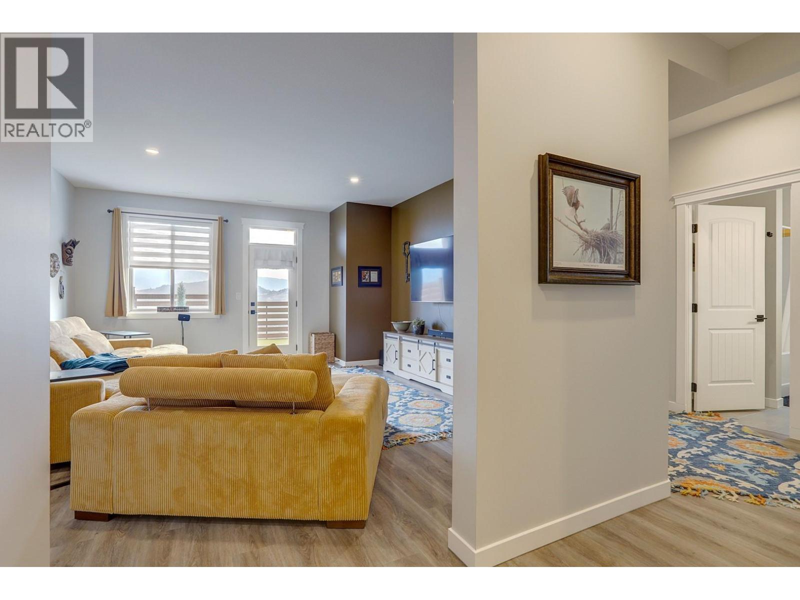 8 595 Vineyard Way North, Vernon