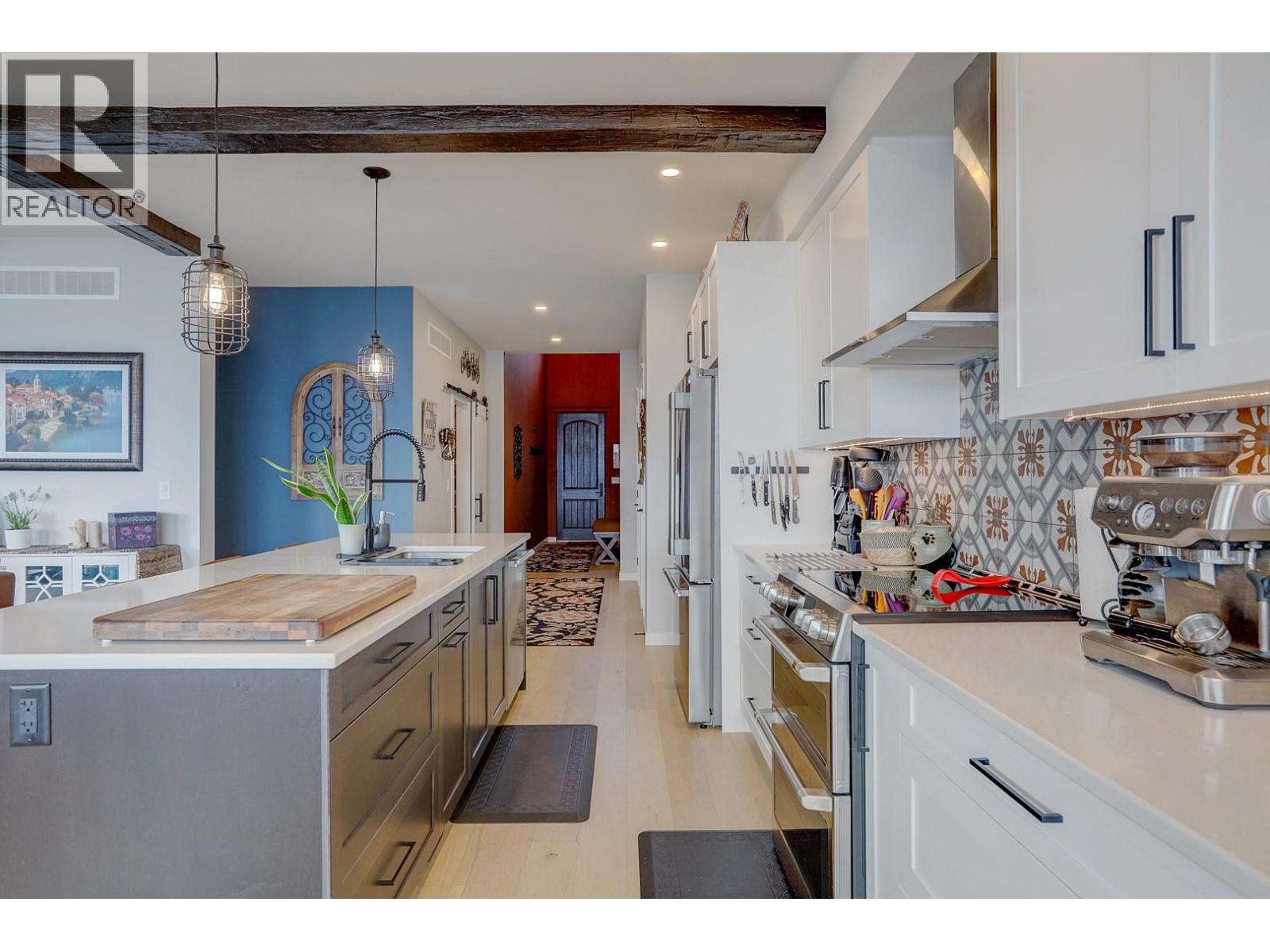 8 595 Vineyard Way North, Vernon