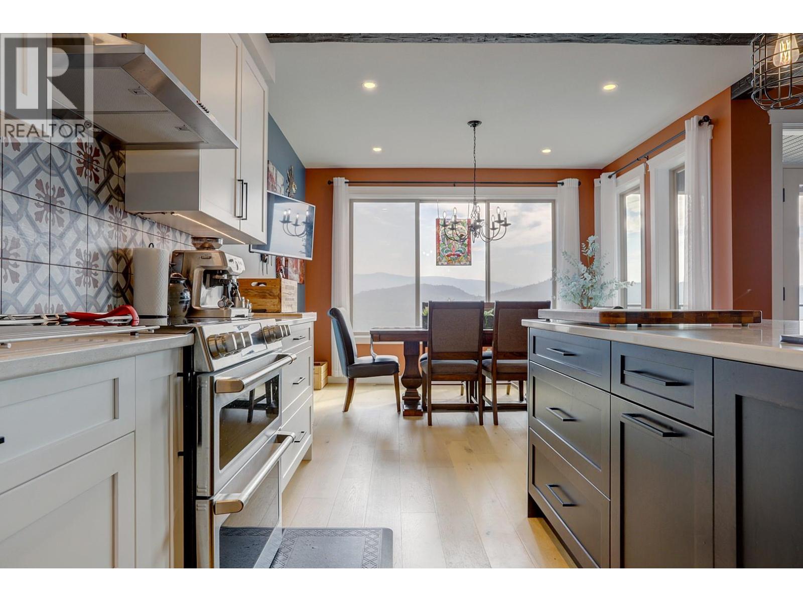 8 595 Vineyard Way North, Vernon