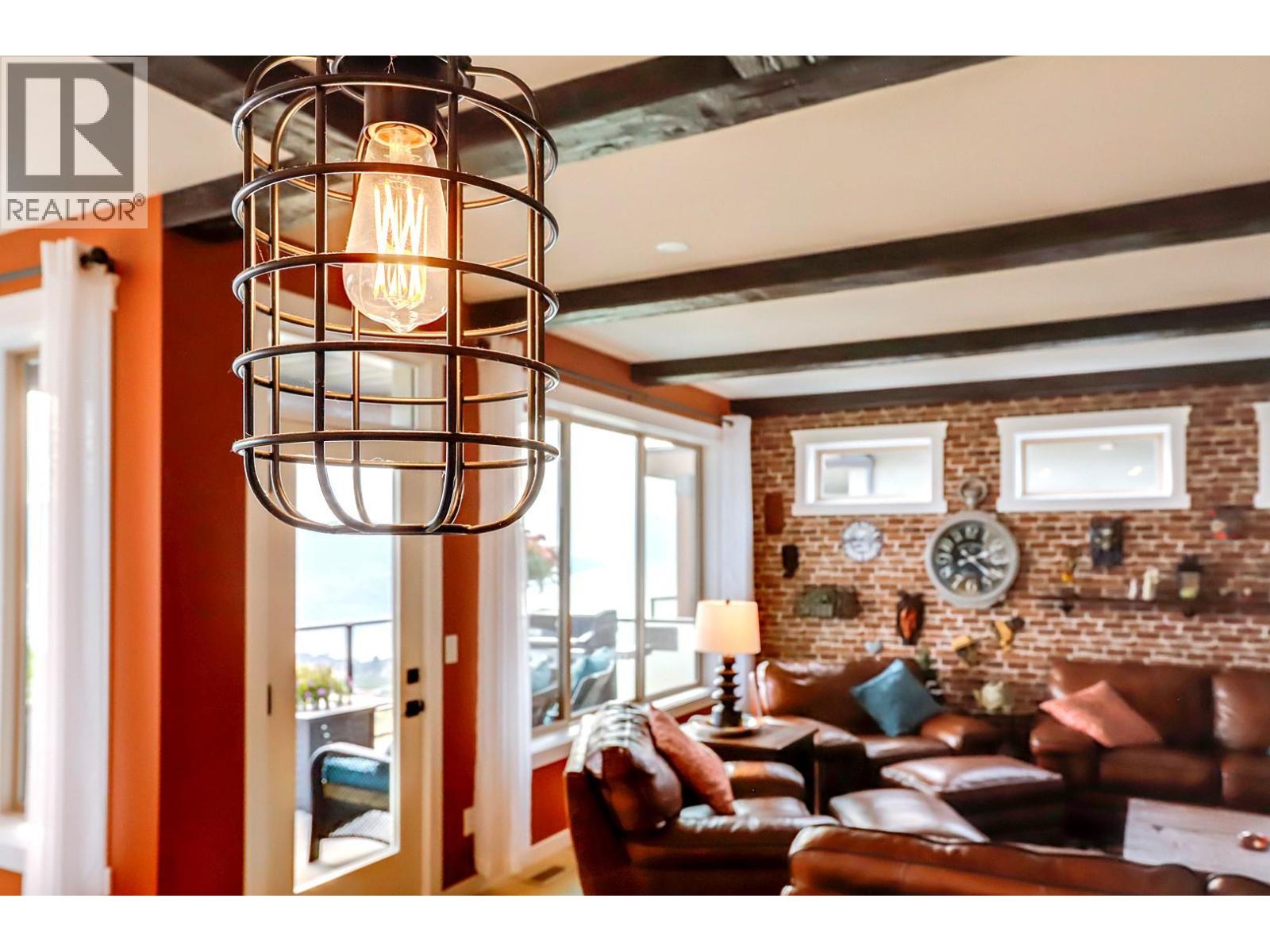 8 595 Vineyard Way North, Vernon