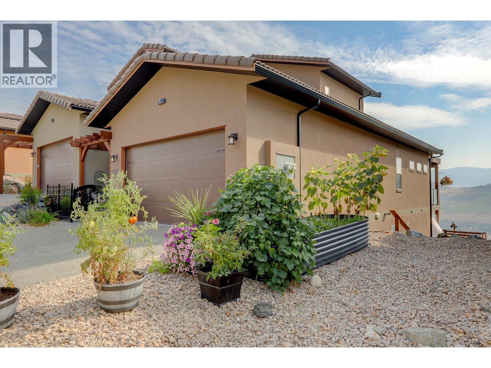 8 595 Vineyard Way North, Vernon