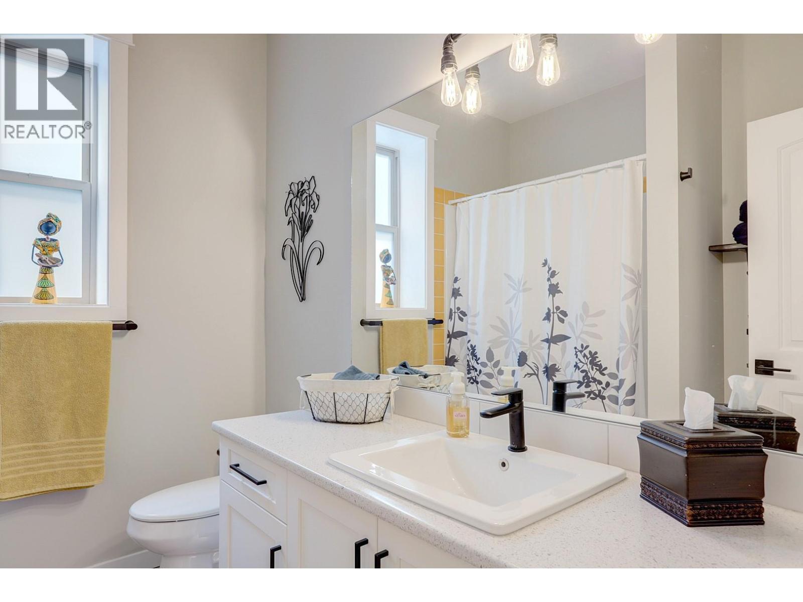 8 595 Vineyard Way North, Vernon