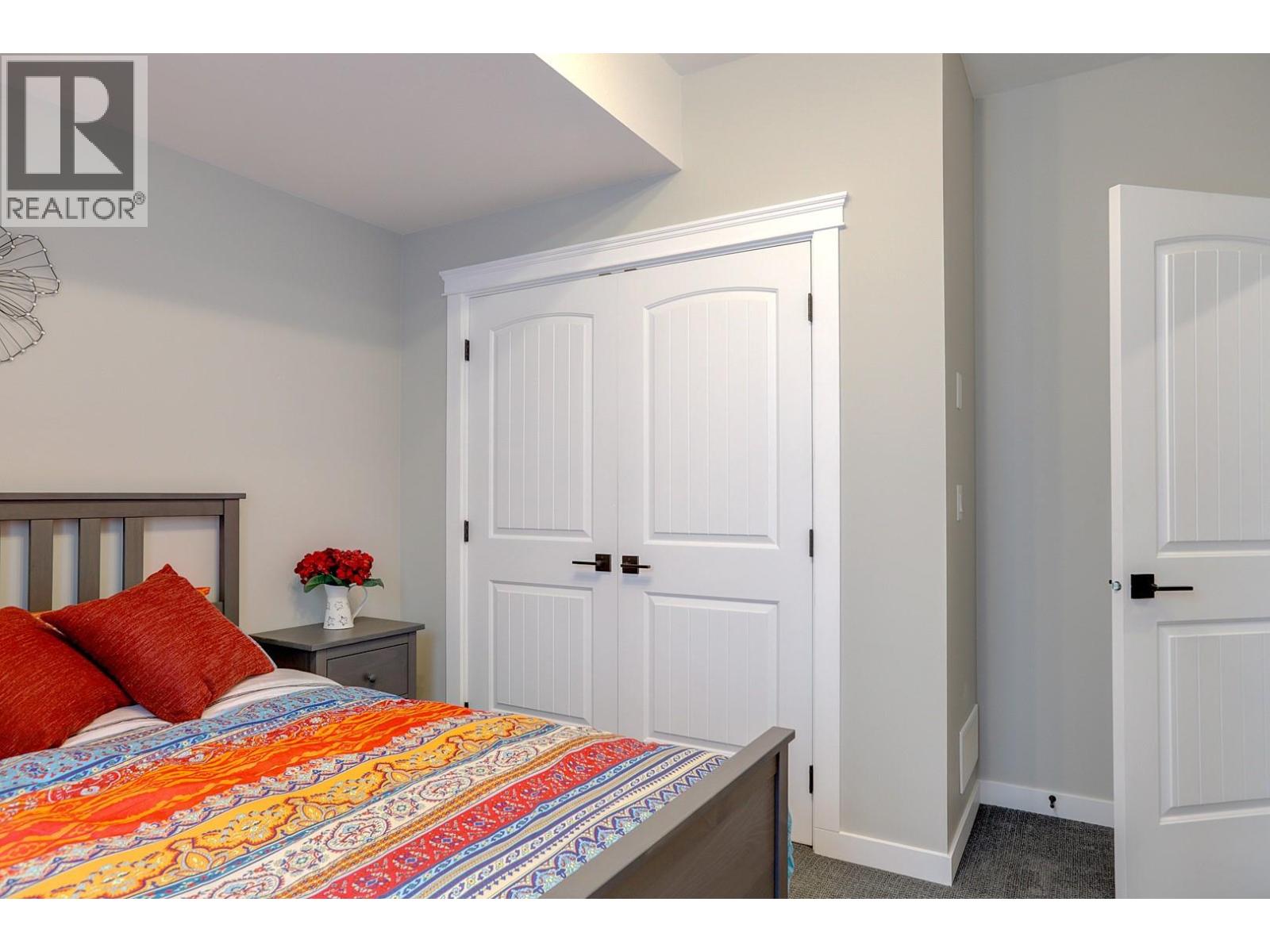 8 595 Vineyard Way North, Vernon