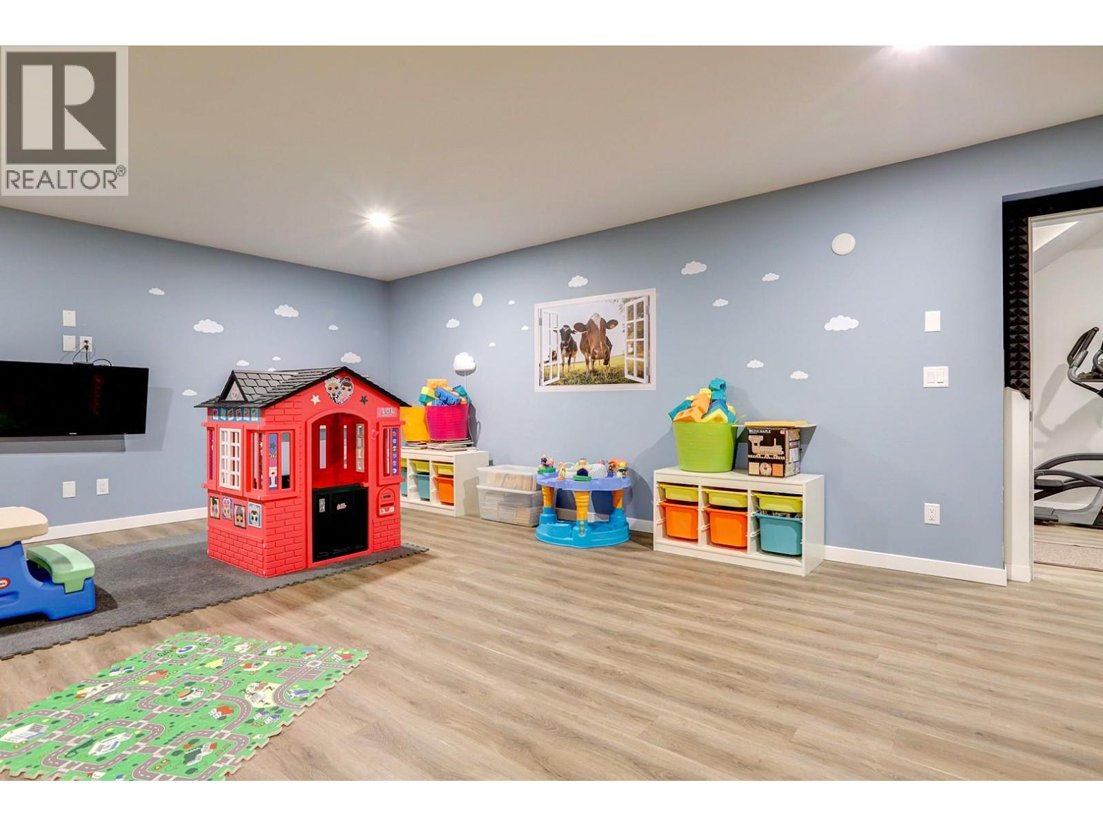 8 595 Vineyard Way North, Vernon