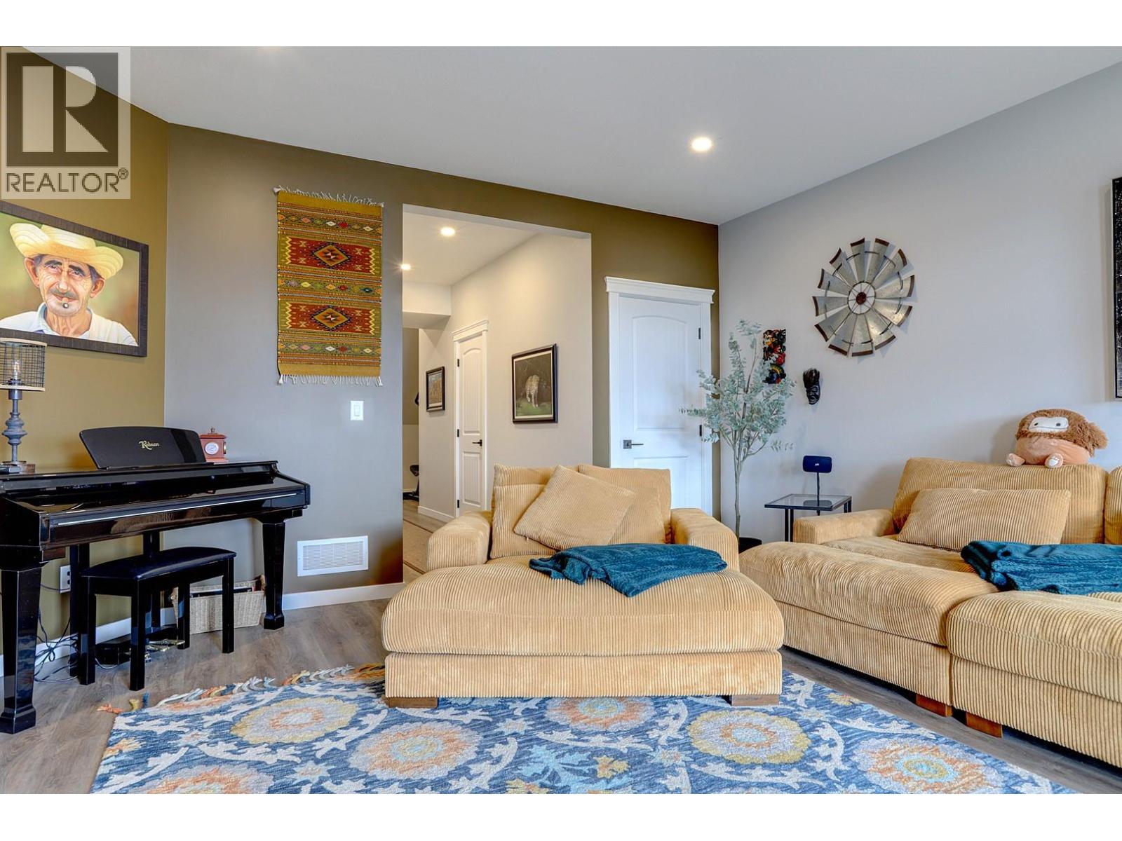 8 595 Vineyard Way North, Vernon