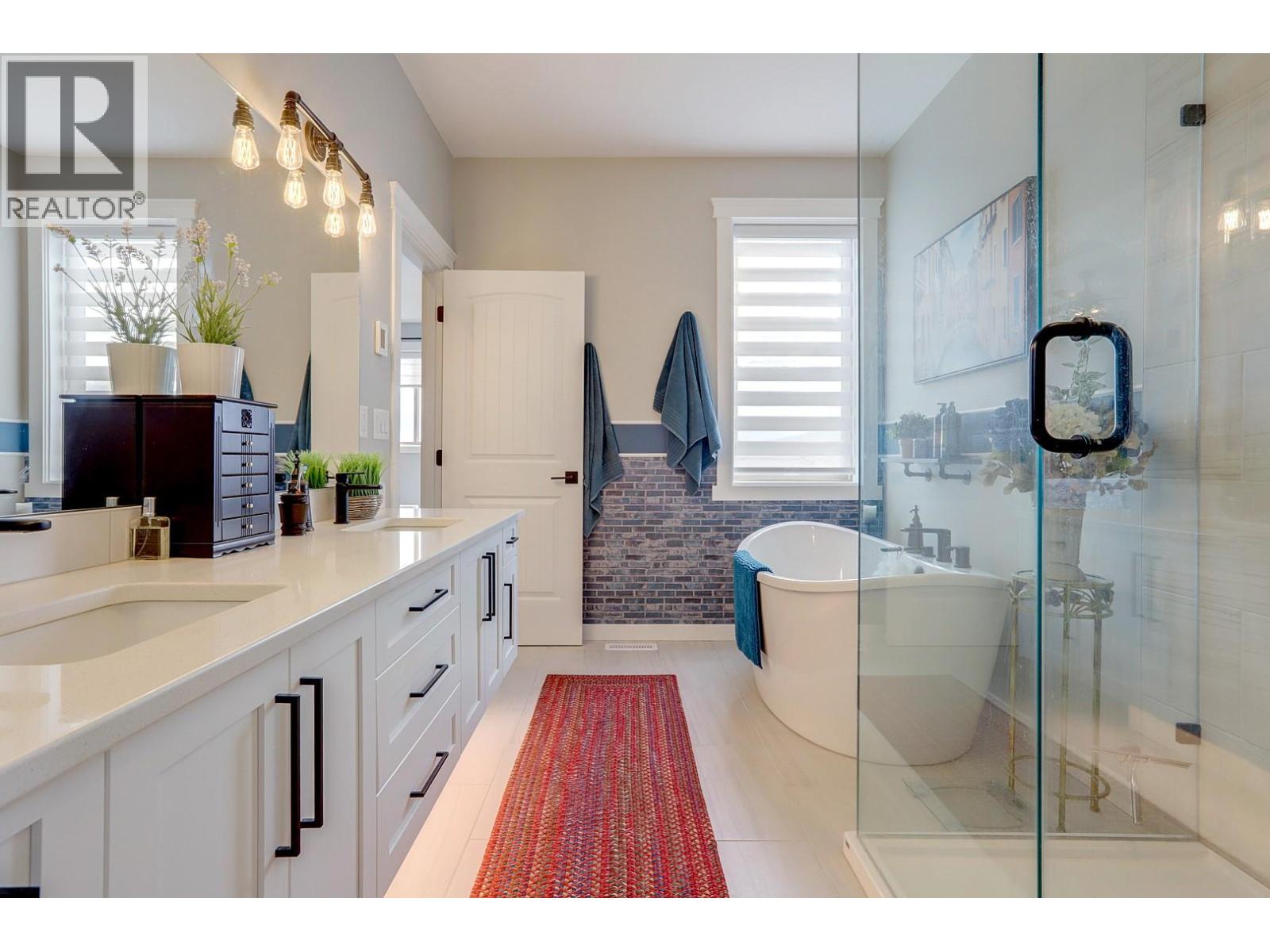 8 595 Vineyard Way North, Vernon