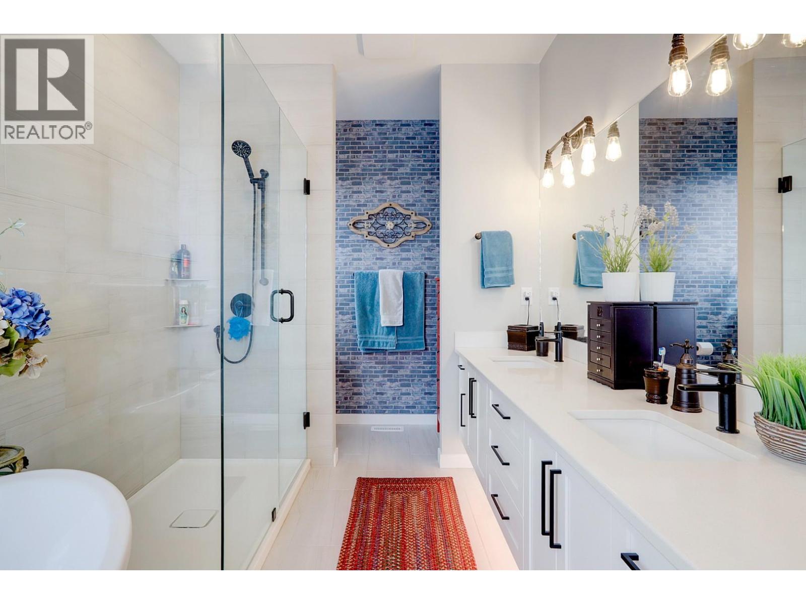 8 595 Vineyard Way North, Vernon