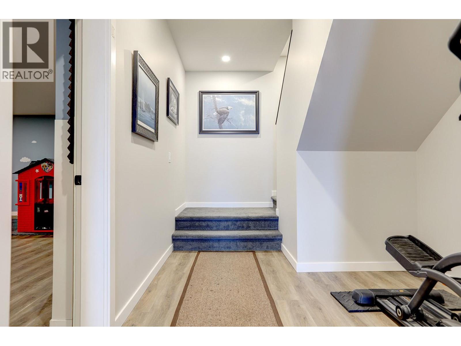 8 595 Vineyard Way North, Vernon