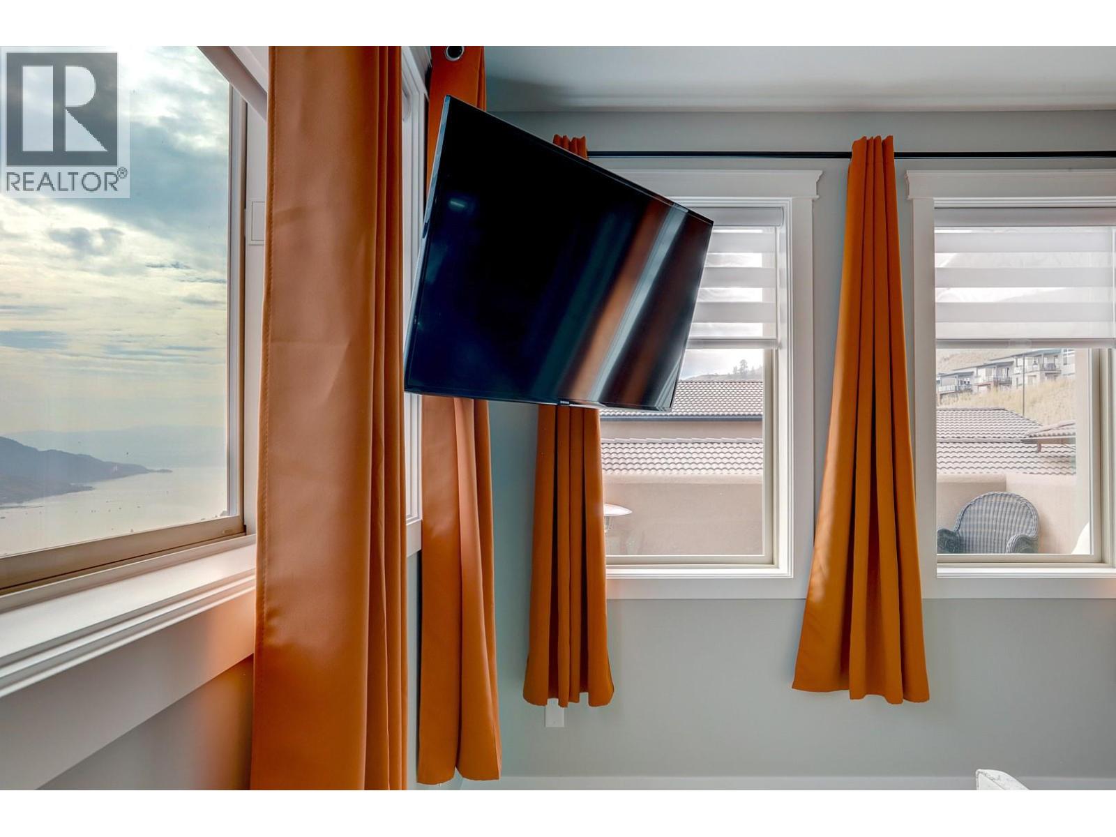 8 595 Vineyard Way North, Vernon