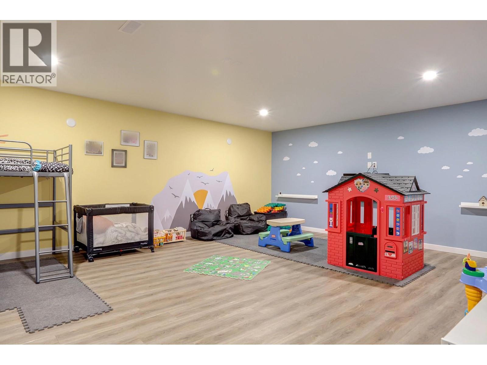 8 595 Vineyard Way North, Vernon