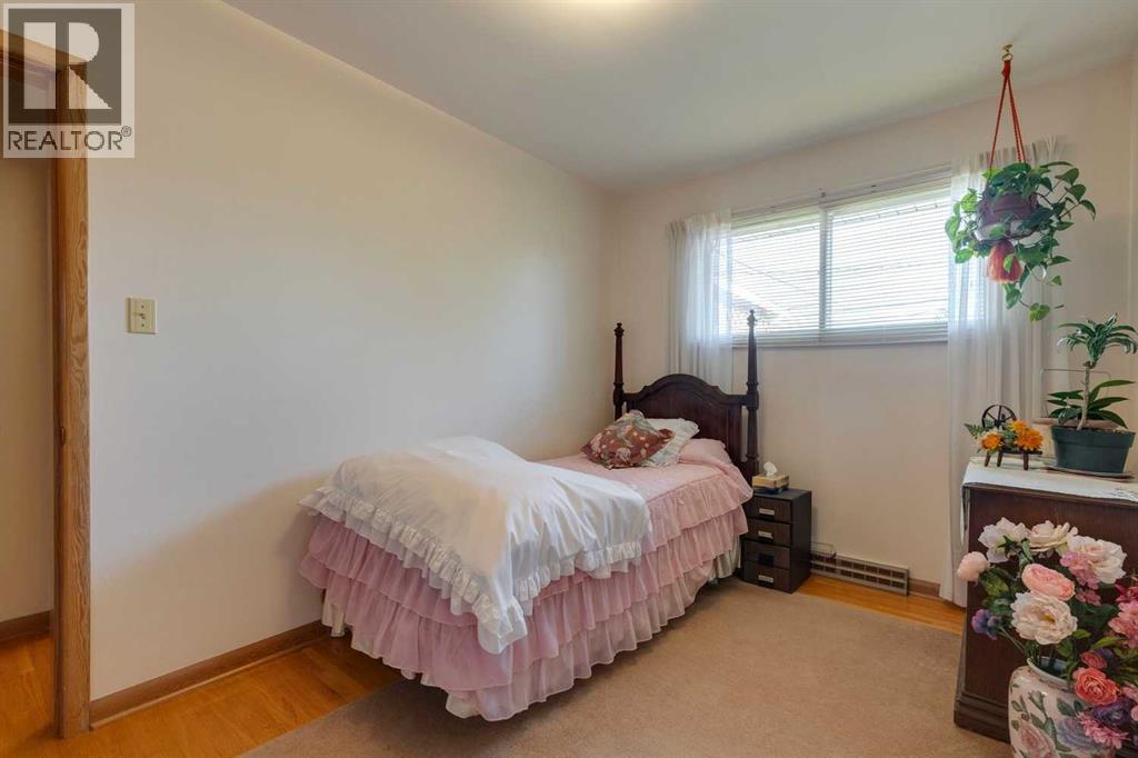 Single Family House Bungalow for Sale in   Street SW Glamorgan Calgary 