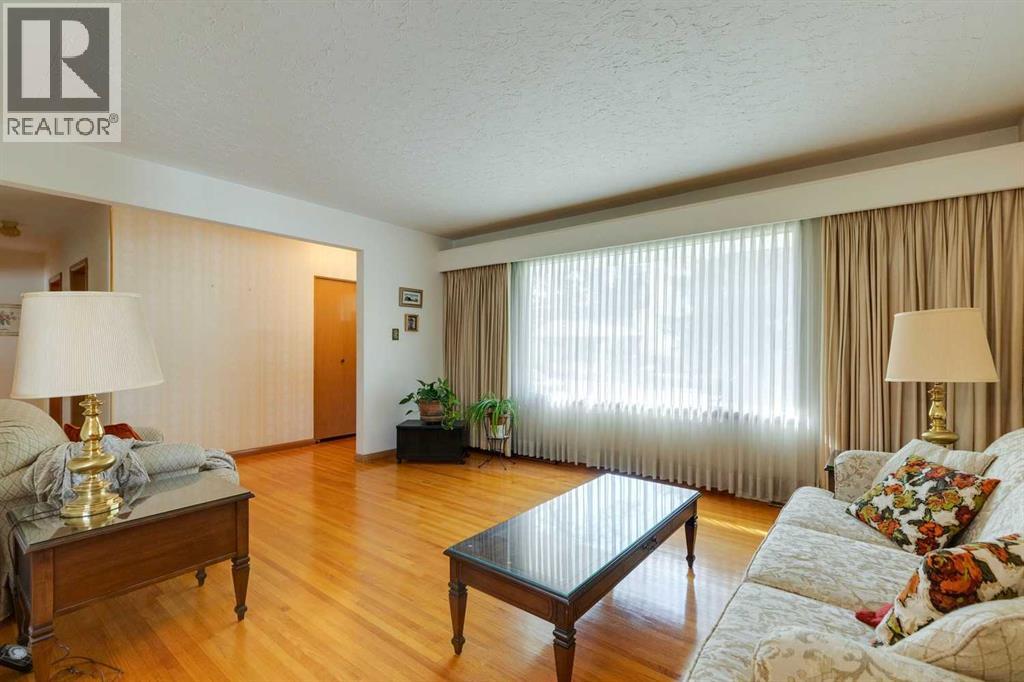 Single Family House Bungalow for Sale in   Street SW Glamorgan Calgary 