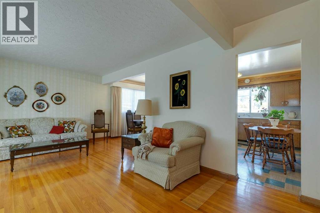 Single Family House Bungalow for Sale in   Street SW Glamorgan Calgary 