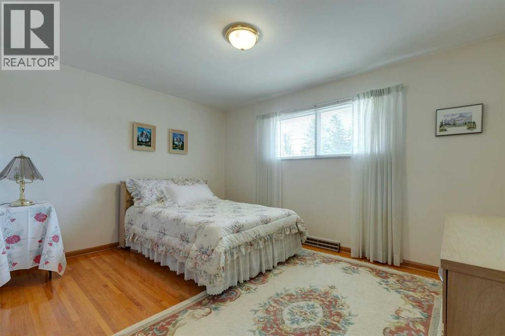 Single Family House Bungalow for Sale in   Street SW Glamorgan Calgary 