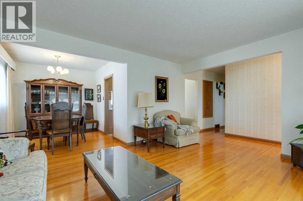 Single Family House Bungalow for Sale in   Street SW Glamorgan Calgary 