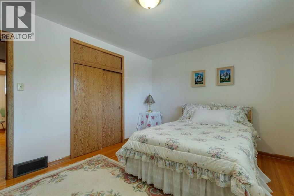 Single Family House Bungalow for Sale in   Street SW Glamorgan Calgary 