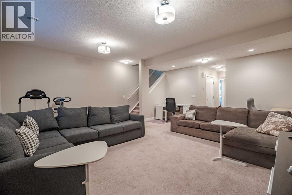 Single Family House for Sale in   Avenue NW West Hillhurst Calgary 