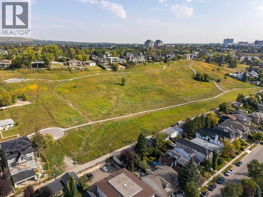 Single Family House for Sale in   Avenue NW West Hillhurst Calgary 