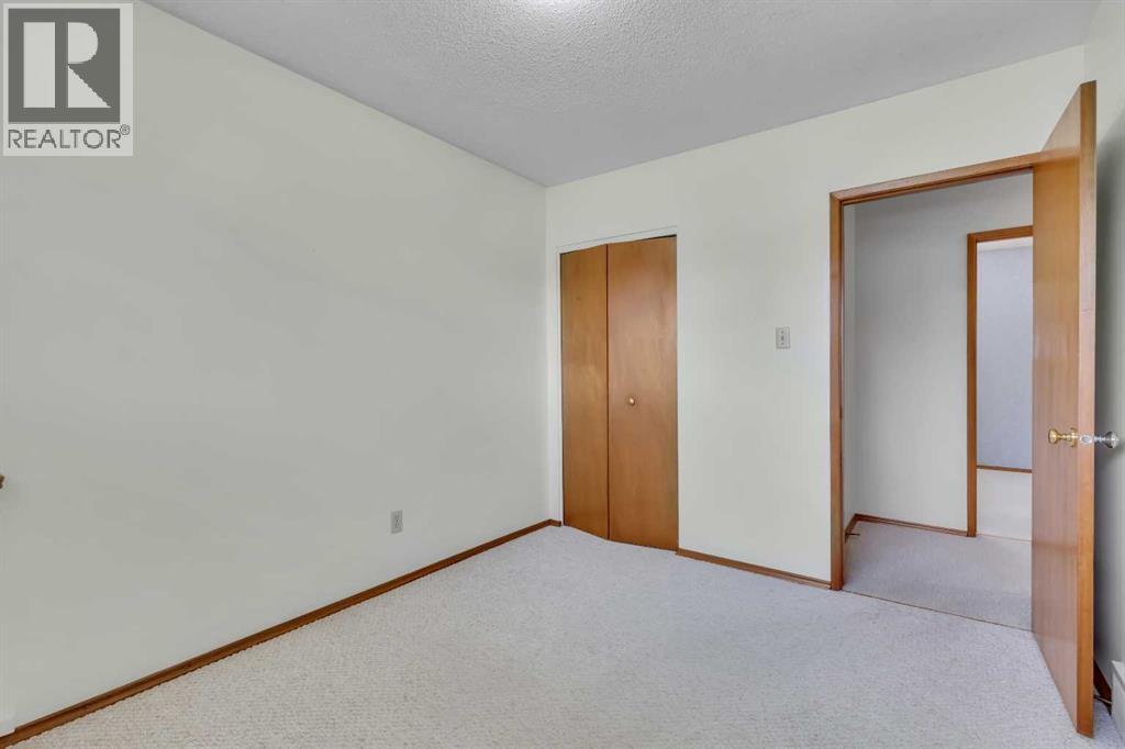 Single Family House Bi-level for Sale in  Boulton Road NW Brentwood Calgary 