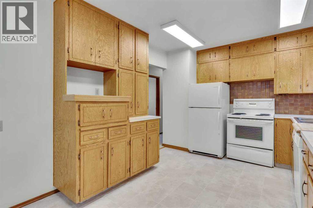 Single Family House Bi-level for Sale in  Boulton Road NW Brentwood Calgary 