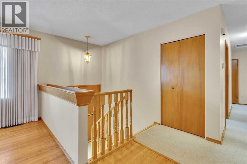 Single Family House Bi-level for Sale in  Boulton Road NW Brentwood Calgary 