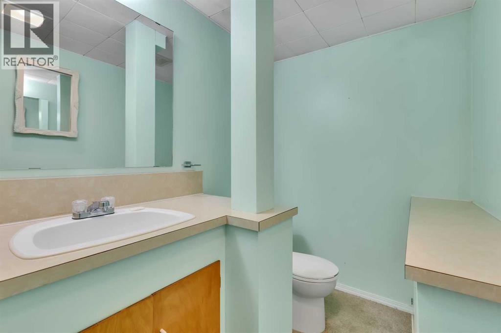 Single Family House Bi-level for Sale in  Boulton Road NW Brentwood Calgary 