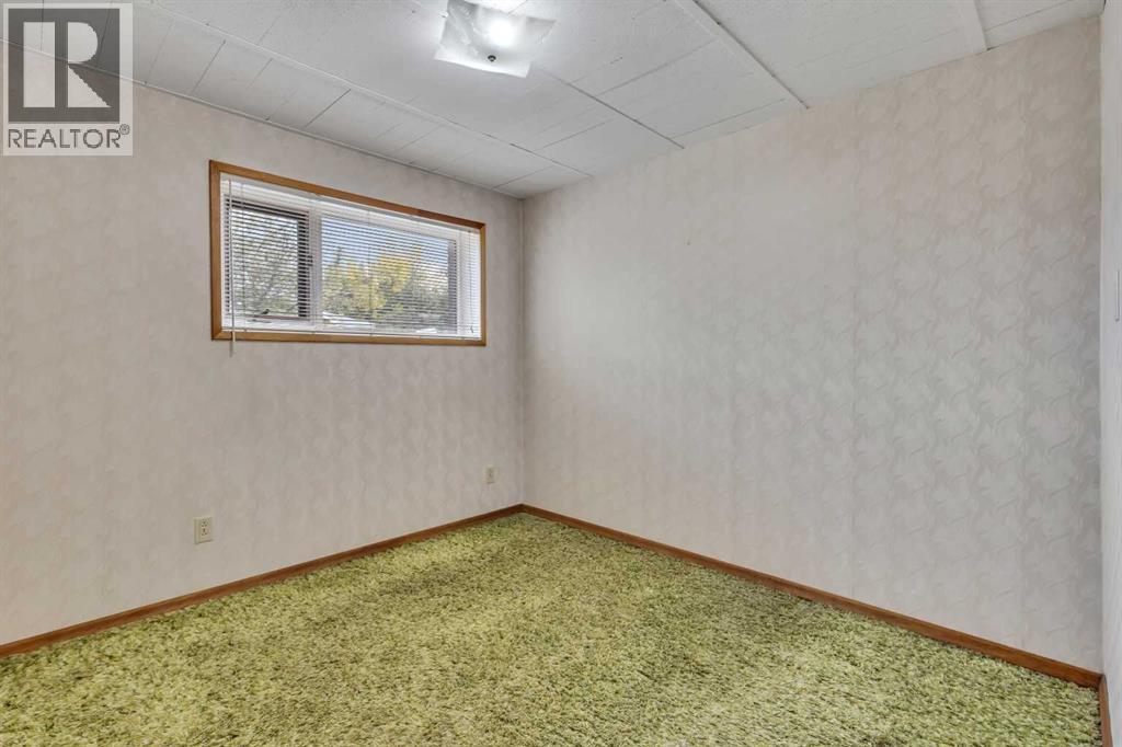 Single Family House Bi-level for Sale in  Boulton Road NW Brentwood Calgary 