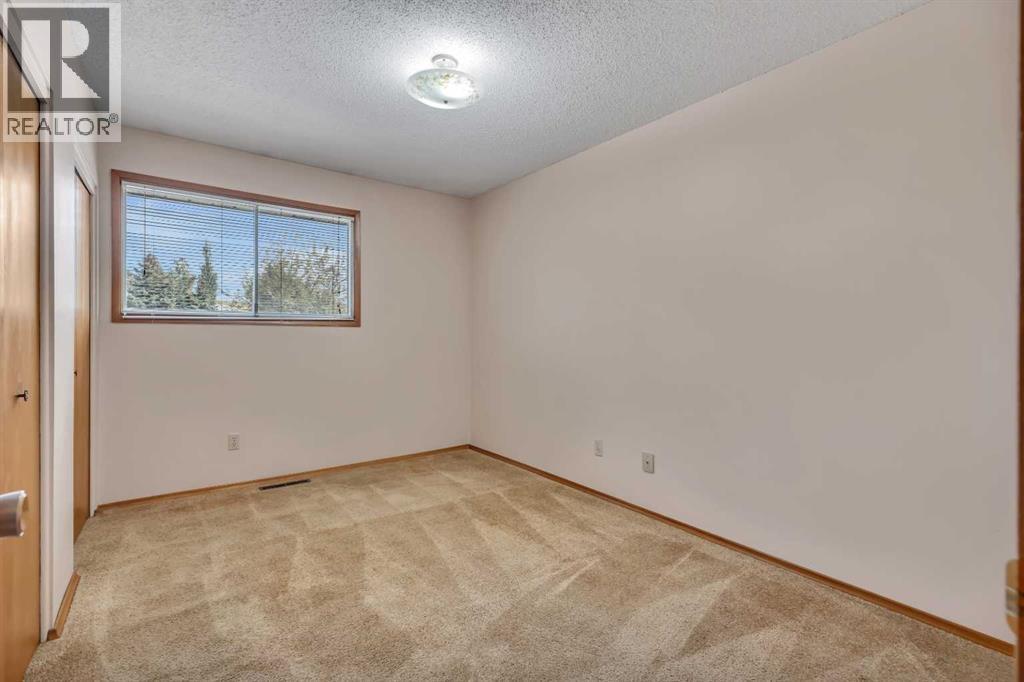 Single Family House Bi-level for Sale in  Boulton Road NW Brentwood Calgary 