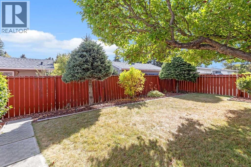 Single Family House Bi-level for Sale in  Boulton Road NW Brentwood Calgary 