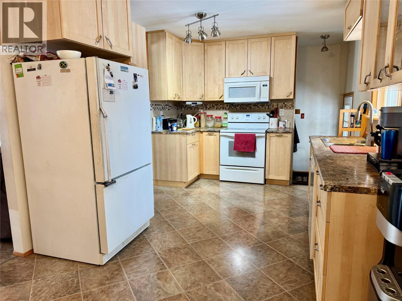 9112 CALVERLEY Crescent, Dawson Creek