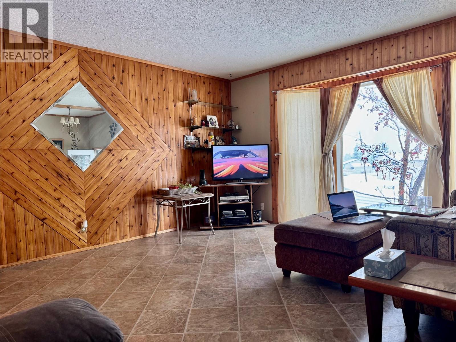 9112 CALVERLEY Crescent, Dawson Creek