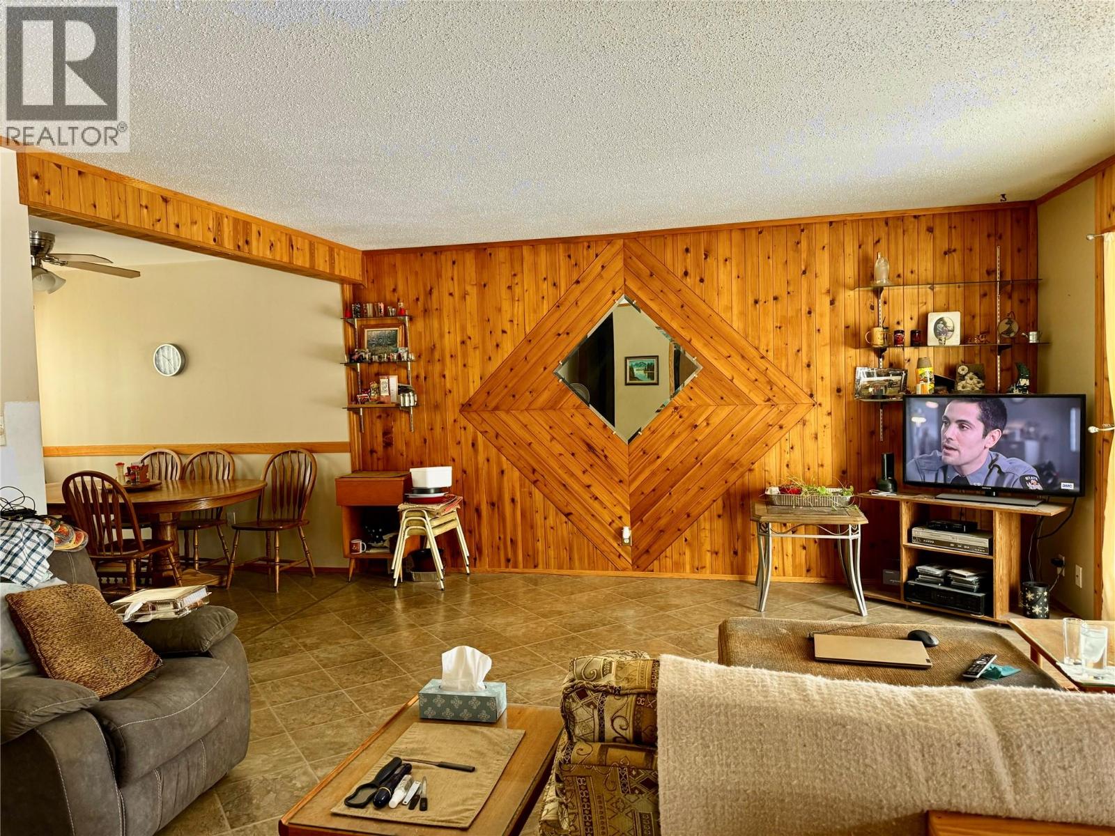 9112 CALVERLEY Crescent, Dawson Creek