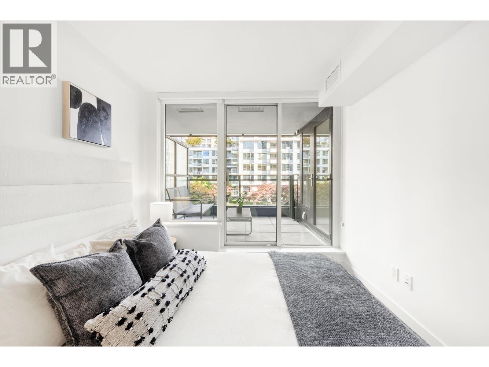 #617-8833 HAZELBRIDGE Way, Richmond