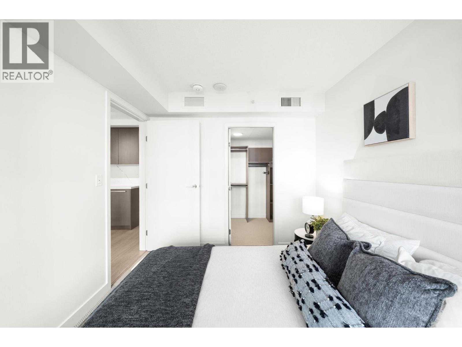 #617-8833 HAZELBRIDGE Way, Richmond