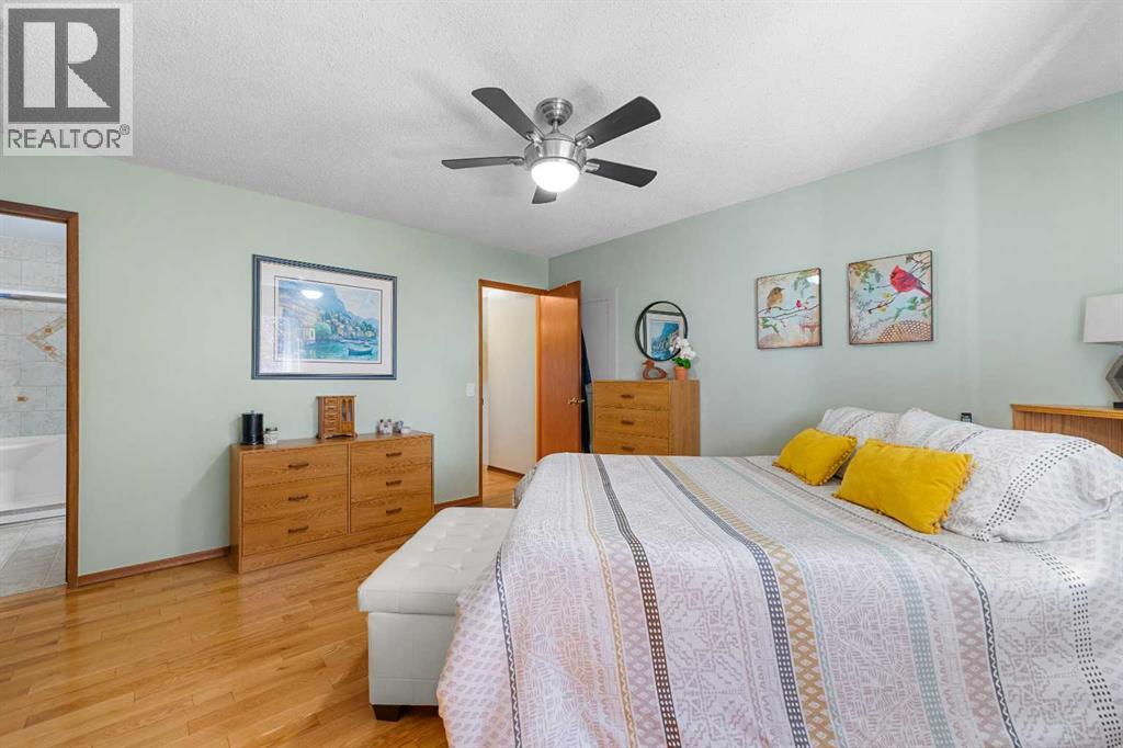 Single Family House 4 Level for Sale in  Bernard Court NW Beddington Heights Calgary 