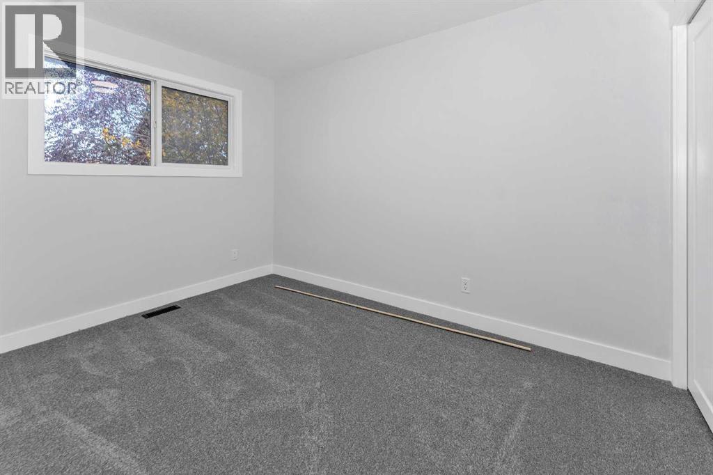 Single Family House Bi-level for Sale in  Pinecliff Drive NE Pineridge Calgary 