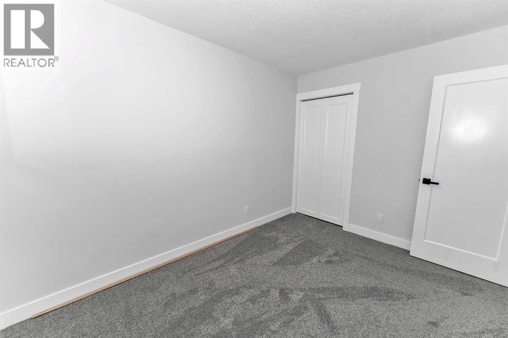 Single Family House Bi-level for Sale in  Pinecliff Drive NE Pineridge Calgary 