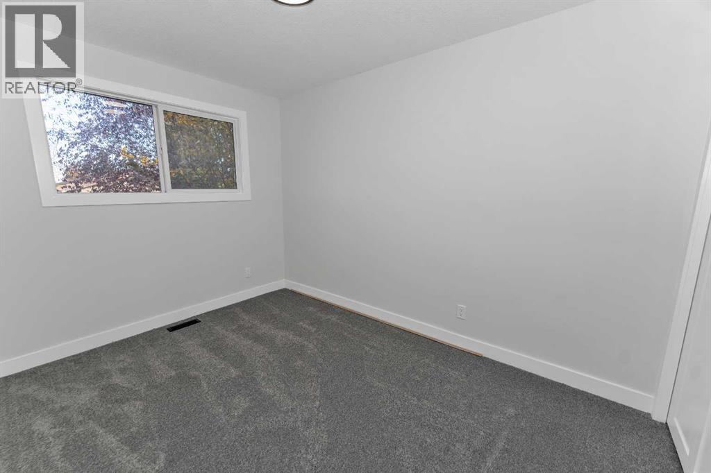 Single Family House Bi-level for Sale in  Pinecliff Drive NE Pineridge Calgary 